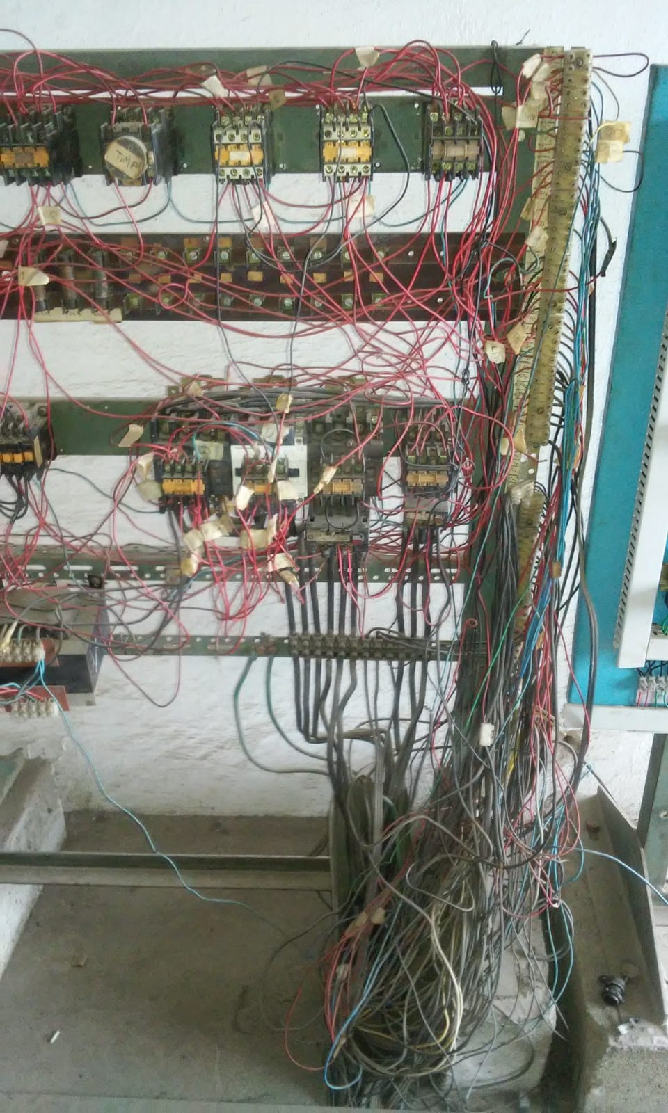 Antes - Modernização do Quadro de Comando do Elevador