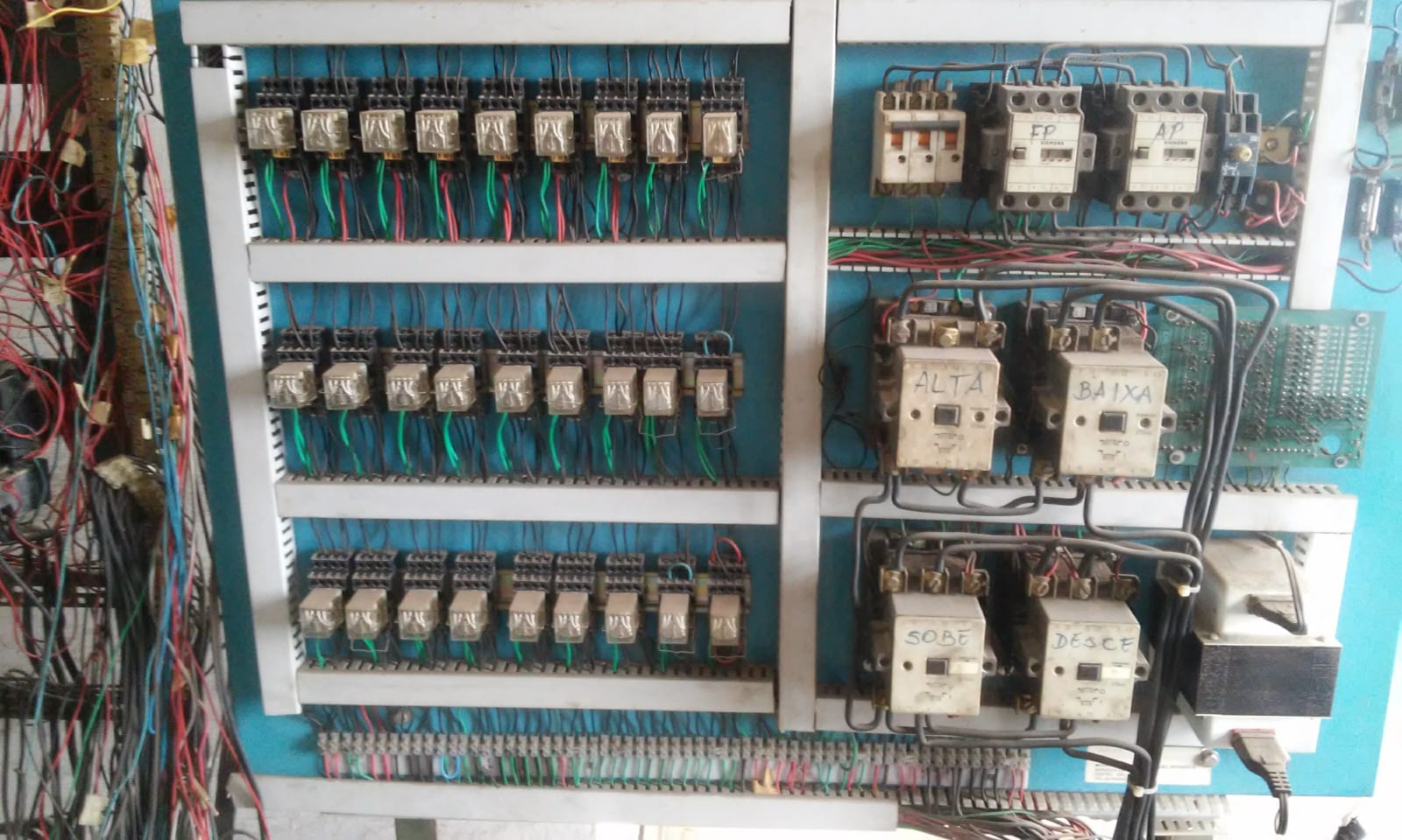 Antes - Modernização do Quadro de Comando do Elevador